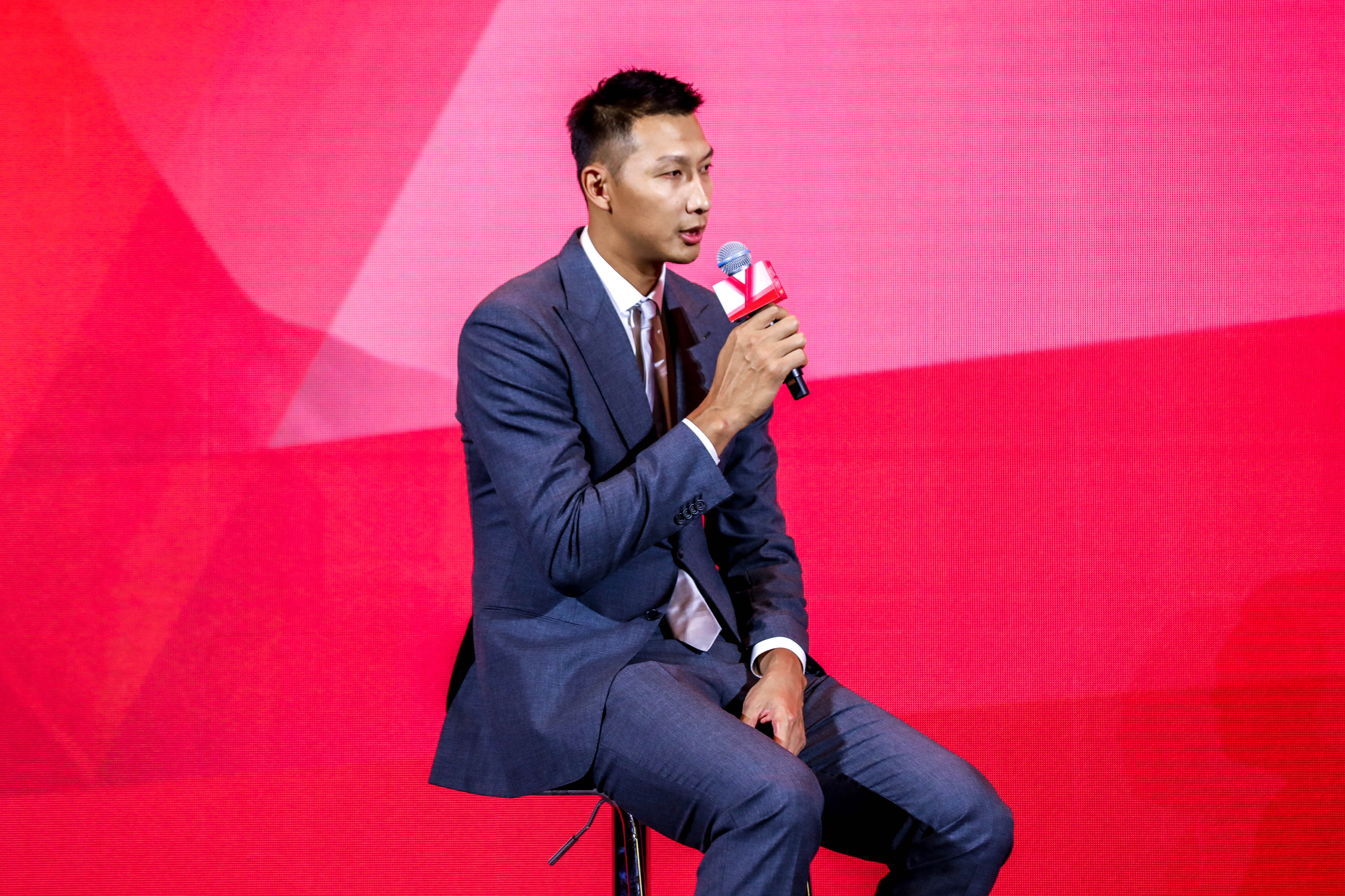 华体会官方-👀CBA30年系列片！明晚央视《篮球公园》节目将播出易建联专访