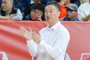 华体会体育下载-刘维伟：广厦经历20多年沉淀拿到这总冠军很不容易 值得我们学习