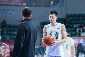 华体会官方-媒体人：即便目前在伤势恢复中 张镇麟肯定还是有顶薪能力的球员