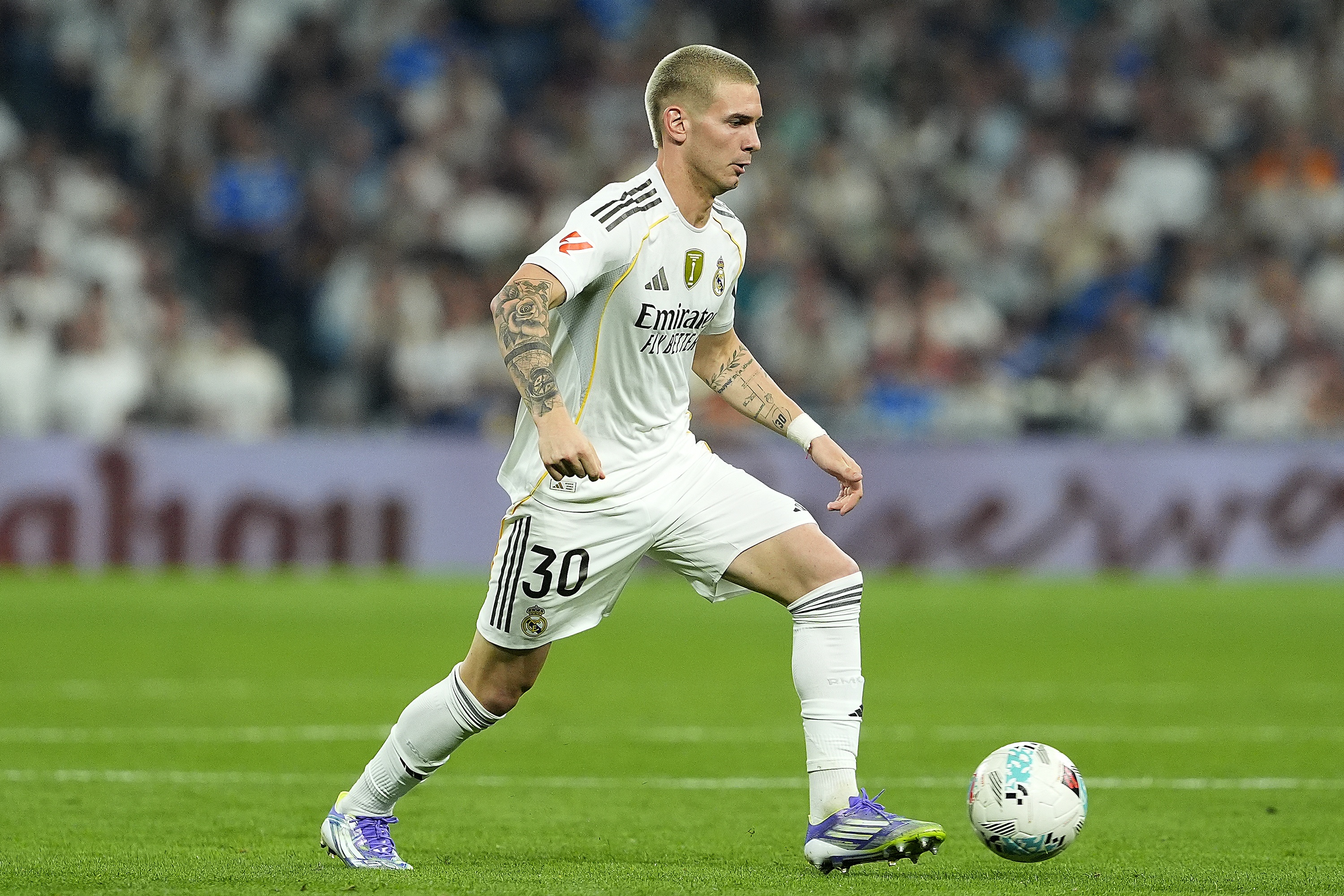 华体会官方-马斯坦托诺以18岁零16天刷新皇马21世纪主场最年轻西甲首发纪录