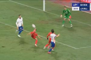 华体会体育下载-泰山20分钟0-2落后梅州！杨超声倒钩破门&amp;2场3球狂奔半场滑跪庆祝