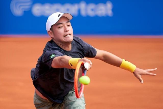 华体会体育下载-把红土当硬地打 红土季是吴易昺的学习季