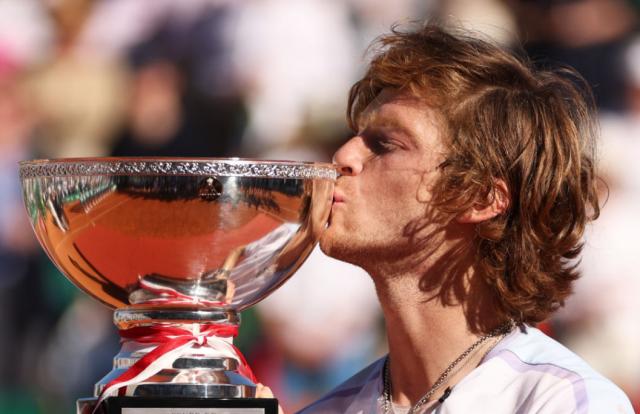 华体会体育下载-卢布列夫终于熬成了“大师” 今年下一个会轮到谁？